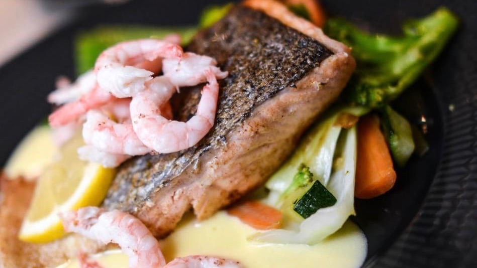 Lax med sandefjordssås från lunchmenyn på Hamnkrogen Torekov